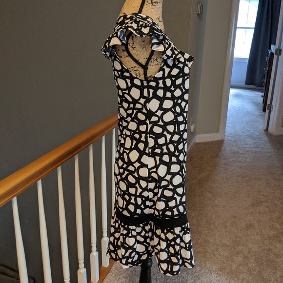 ✨ BCBGMaxazria black & cream print flounce dress Small - Picture 4 of 11